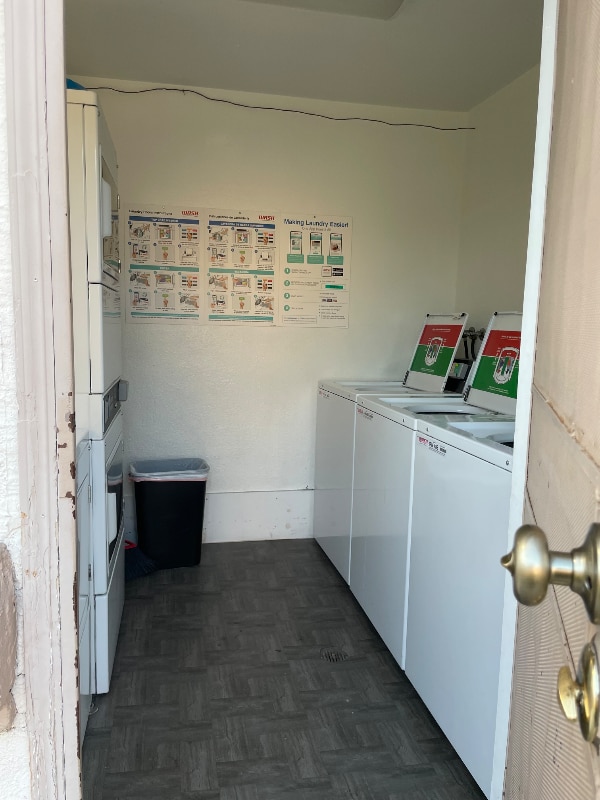 Photo - 674 W 41st St Unidad A5