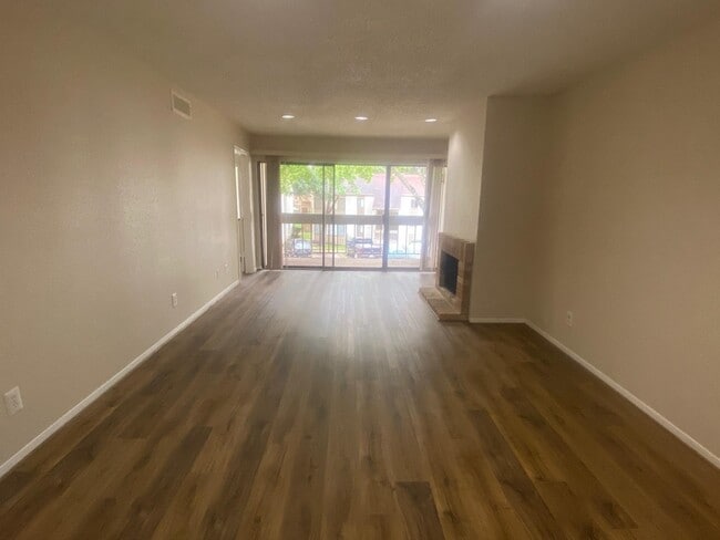 Photo - 12100 Melville Dr Unit 412