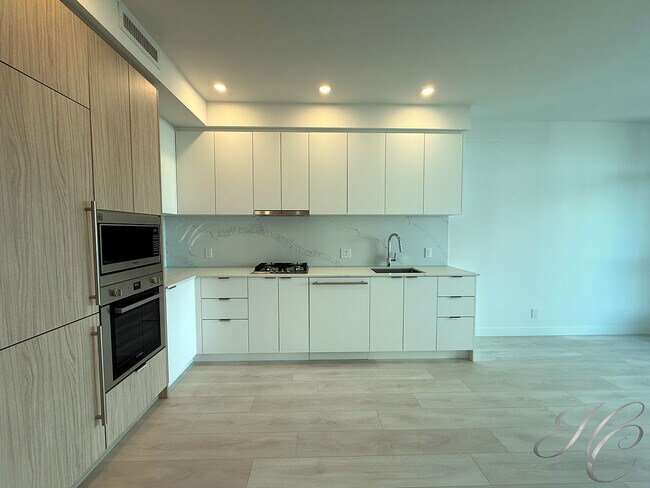 Photo - 537 Cottonwood Av