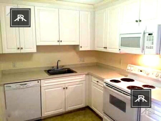 Building Photo - 2 bedroom in Brookline MA 02446 Unit 405