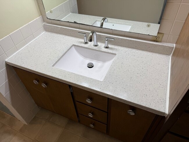 Photo - 302 S John St