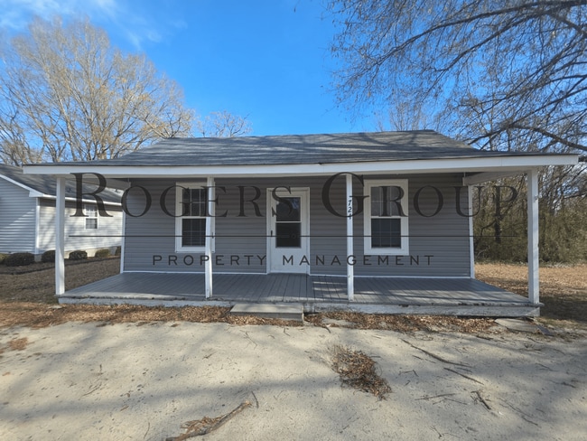 Building Photo - 724 Roberson St