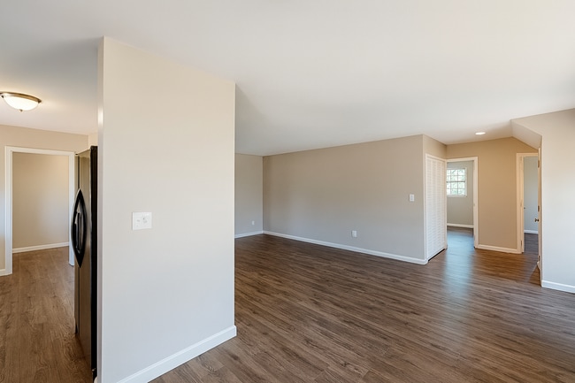 Photo - 7 Bed 3 Bath House on Tipton- Great for Big Groups!!