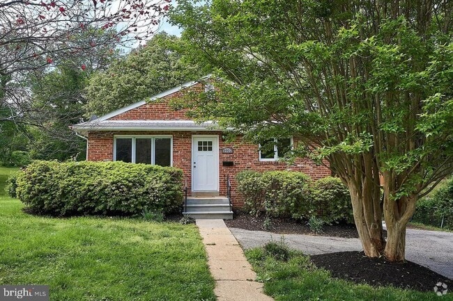 Building Photo - 3912 Larchwood Rd Rental