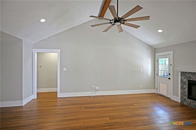 Photo - 953 River Bank