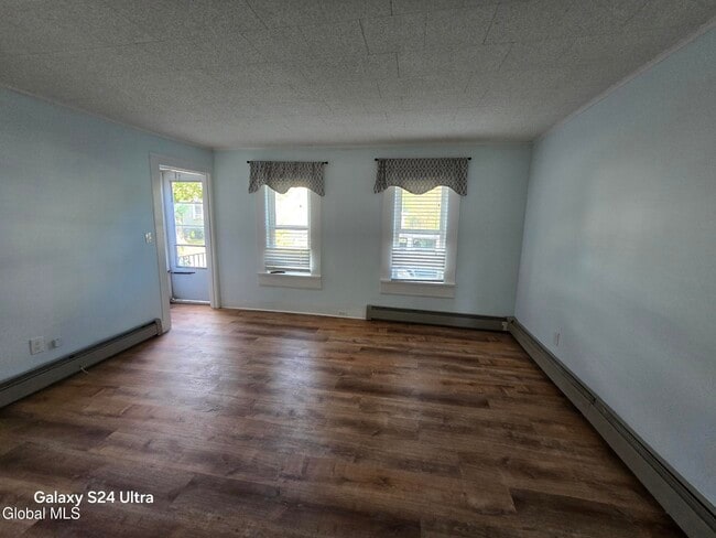 Photo - 70 Oak St