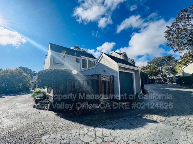 Building Photo - 2741 Hampton Ln