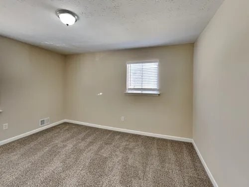 Photo - 550 Transit Cir