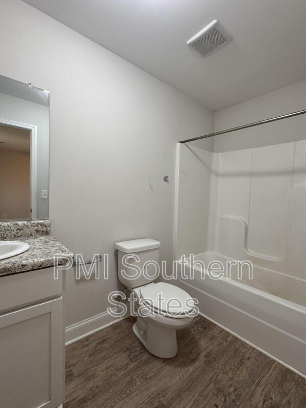 Photo - 200 Walnut Hill Dr Unit B