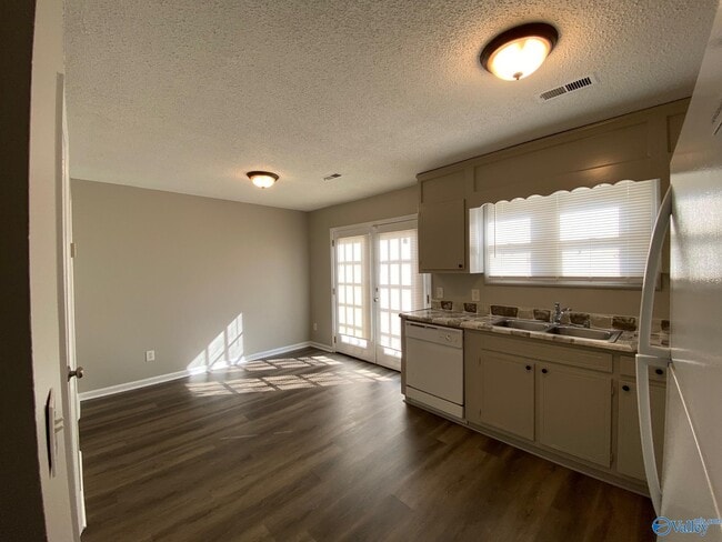 Photo - 9017 Mahogany Row SE