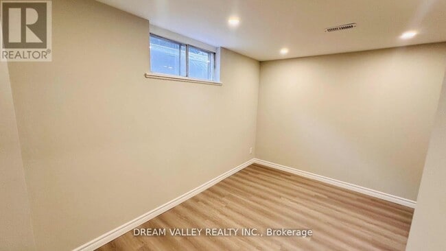 Photo - 39 Graylee Ave