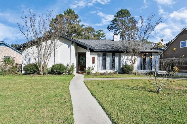 Building Photo - 1971 Round Spring Dr Rental