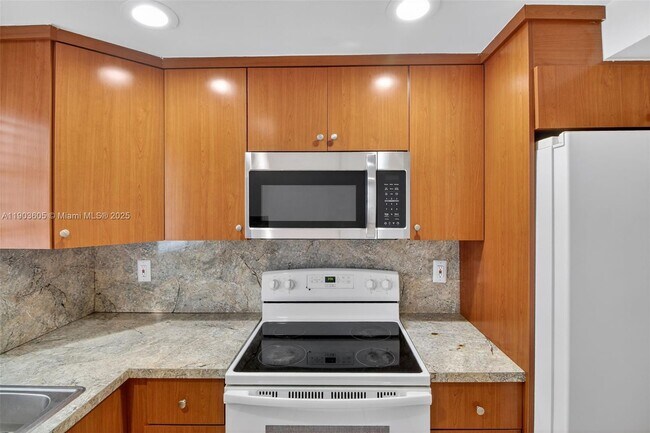 Photo - 500 NE 26th St Unidad 4B