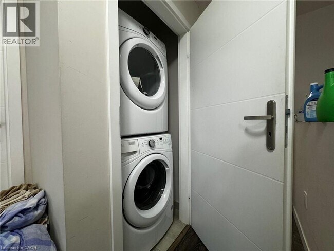 Photo - 338 Albert St Unit 214