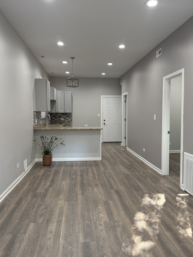 Photo - 2812 S Trumbull Ave Unidad 1