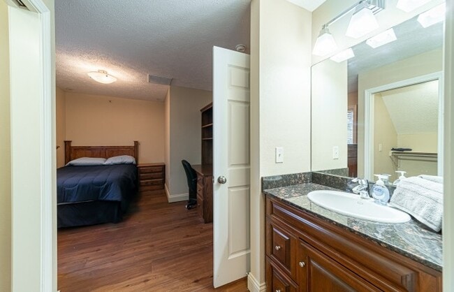 Photo - Student Rental 627 N Saint Peter St
