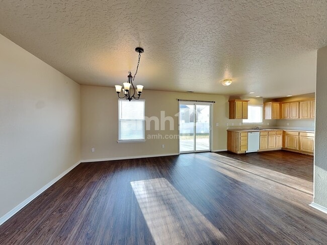 Photo - 195 E Poplin St