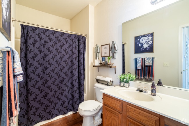 2BR, 2BA - 1,093 SF