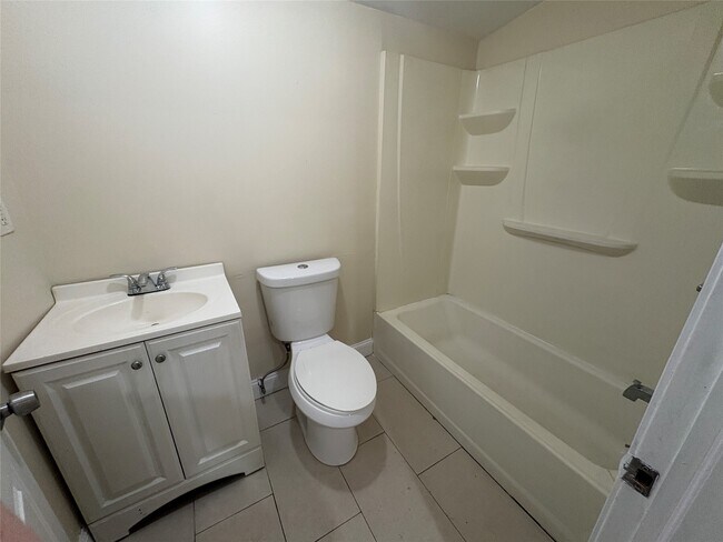 Photo - 24 Baxter St