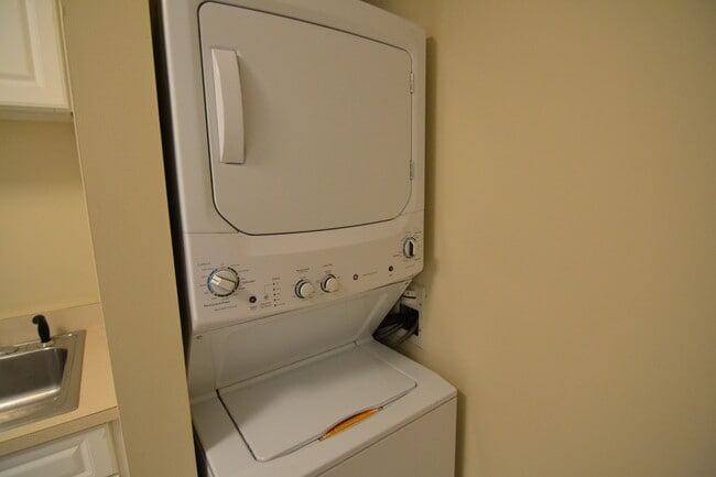 Photo - Landmark Square Apartments