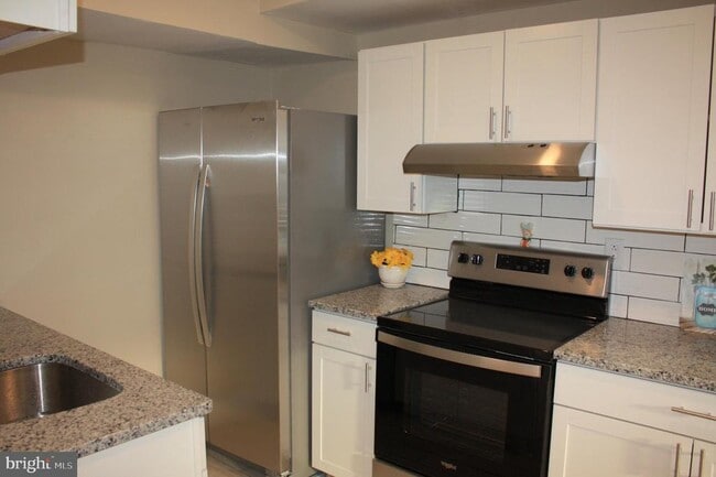 Photo - 115 E Kings Hwy Unit 299