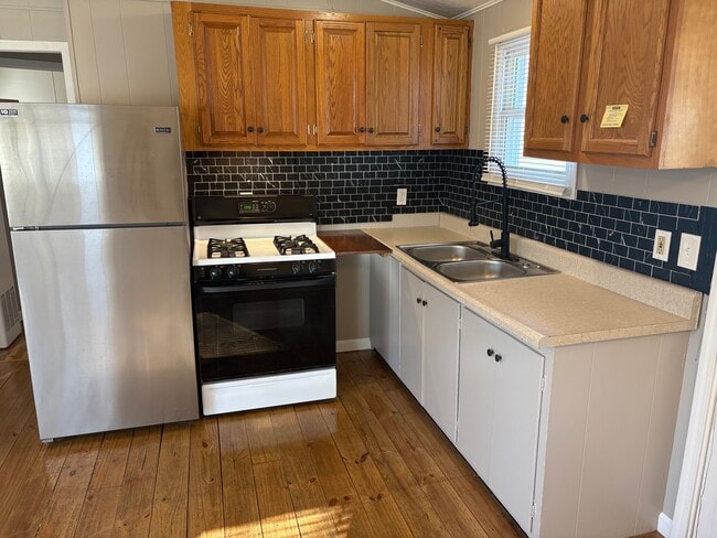 Photo - 2927 Godfrey St