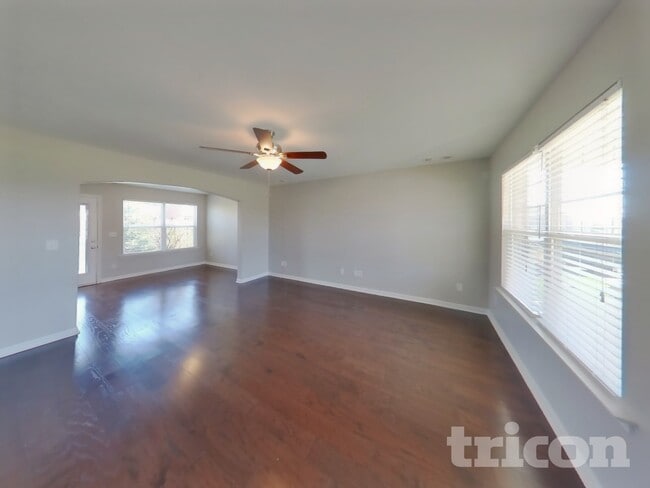 Photo - 323 Stratford Park Blvd