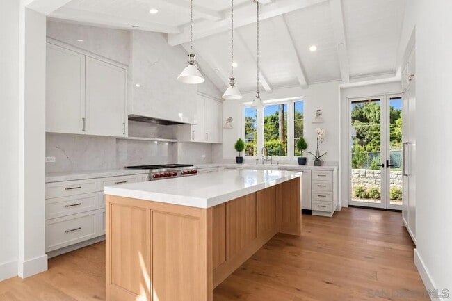 461 Zuni Dr