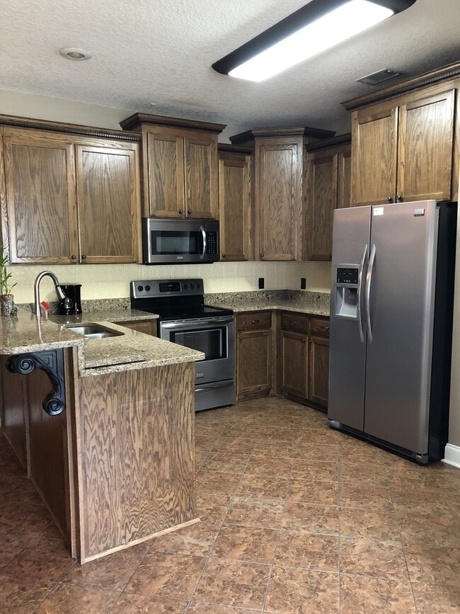 Photo - Spacious and Charming 3-Bedroom Home - Ludowici, GA