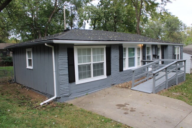 Photo - Spacious 4 Bedroom and 1 full bath home in...