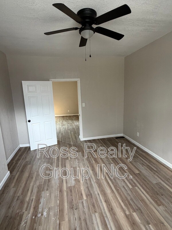 Photo - 1441 N Erie St