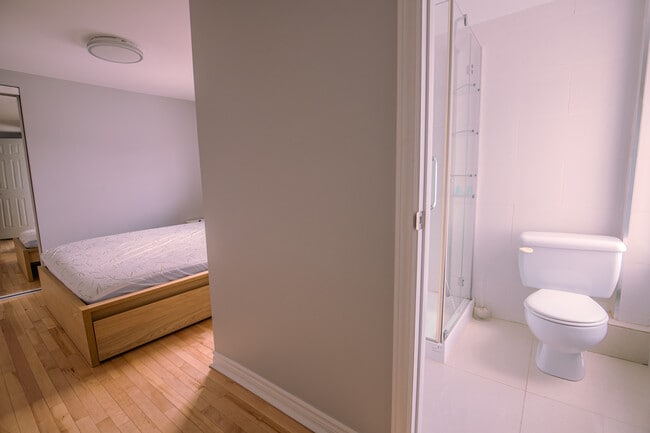 Photo - Furnished Private Room with Private washroom for Rent – All-Inclusive – Near Downtown Ottawa - He...