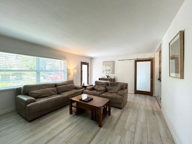 Photo - Gorgeous 3/2 Mid-century Modern Style Home...