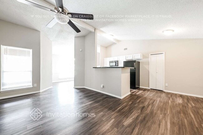 Photo - 1112 Sandalwood Ln