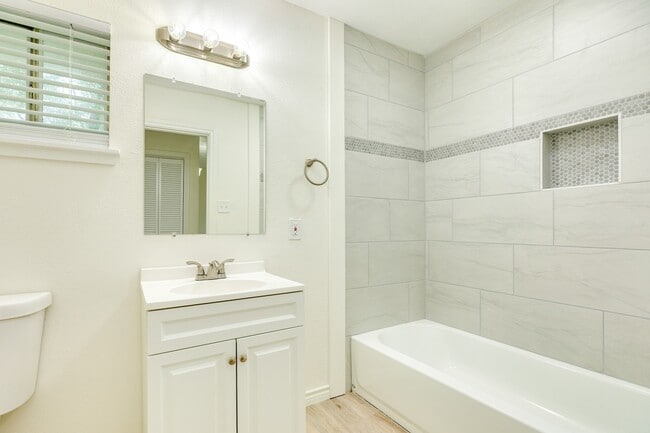 Photo - 408 Gardenia St