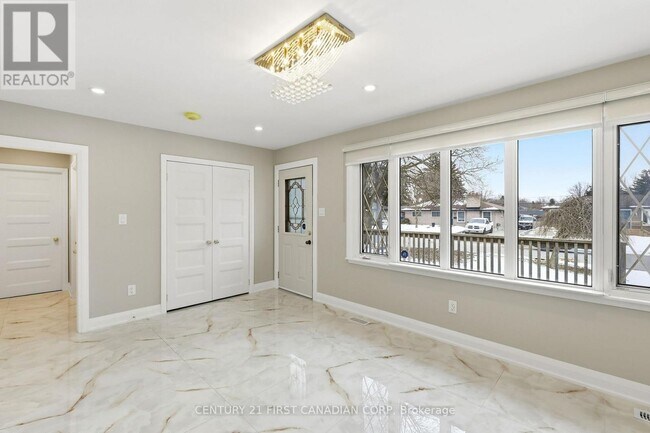 Photo - 174 Manitoulin Dr