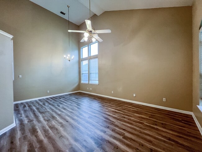 Photo - 340 Meadow Park