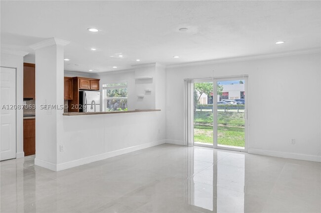 Photo - 10667 NW 45th St