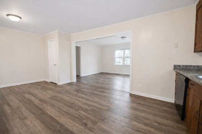 Photo - 1205 Broadus Ave SE