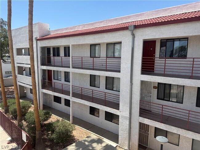 1381 E University Ave. Unit 312