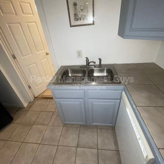 Building Photo - 2021 3rd Ave S Unit B1