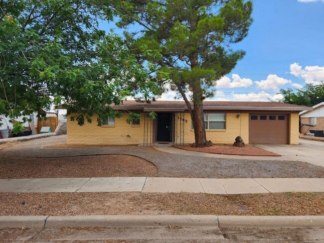 Building Photo - 1795 Carlyle Dr