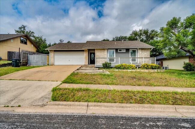 Photo - 3 Bed 2 Bath with 4 Car Garage and Boat/RV...