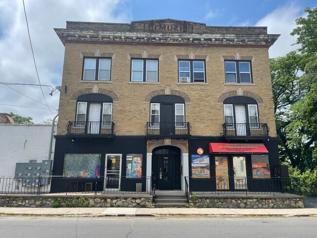 Building Photo - 1472 Baldwin St Unit 2