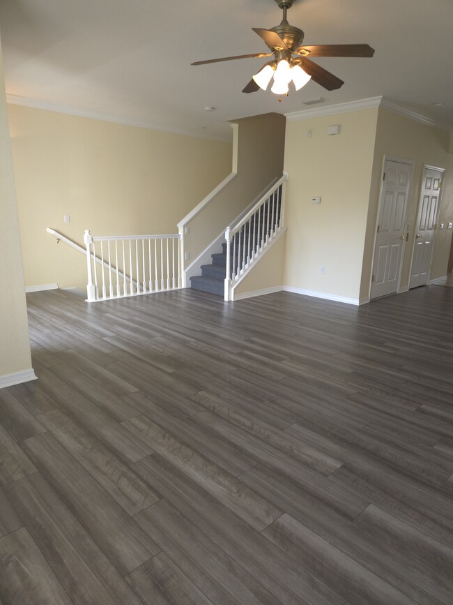 Photo - 3409-3410 10 Th Ln W