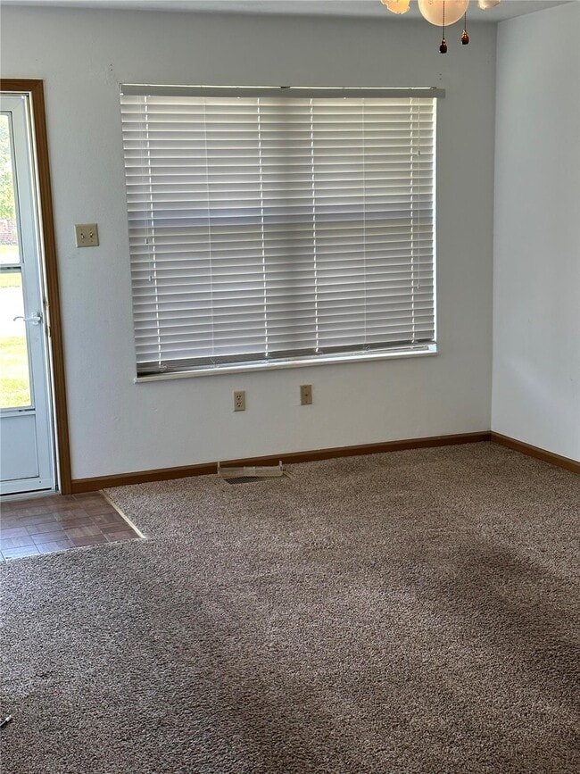 Photo - 842 Southgate Dr