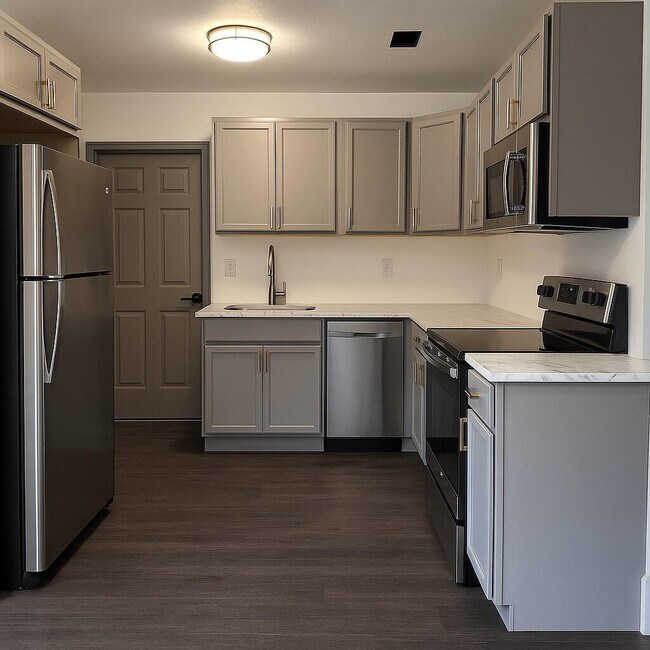 Photo - 1341 W 32nd St