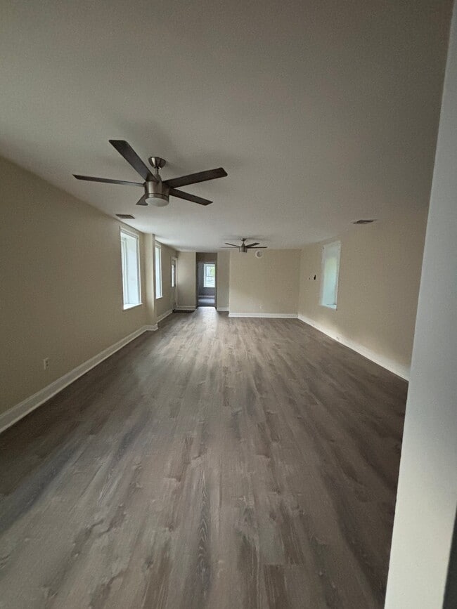 Photo - 2233 Farmington Ave