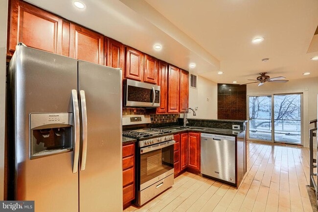 Photo - 1413 Anchor St