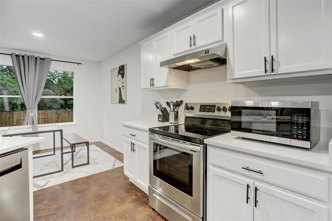Photo - 7107 Thannas Way
